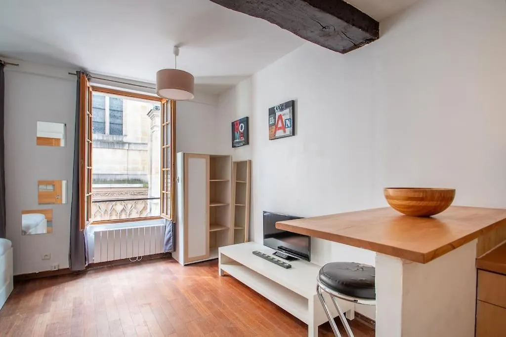 Spacieux Dans Le Beau Quartier Du Marais Apartamento Paris